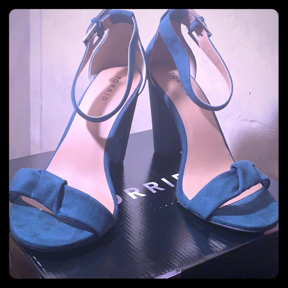 Emerald Green twisted strap chunky heel